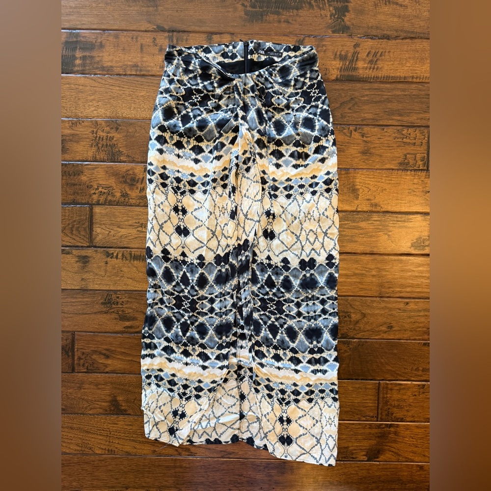 Zara Navy, Cream and Tan Patterned Skirt